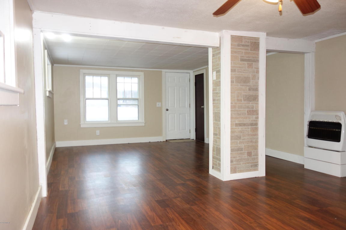 593 S S Grn, White Cloud, MI 49349 photo 5