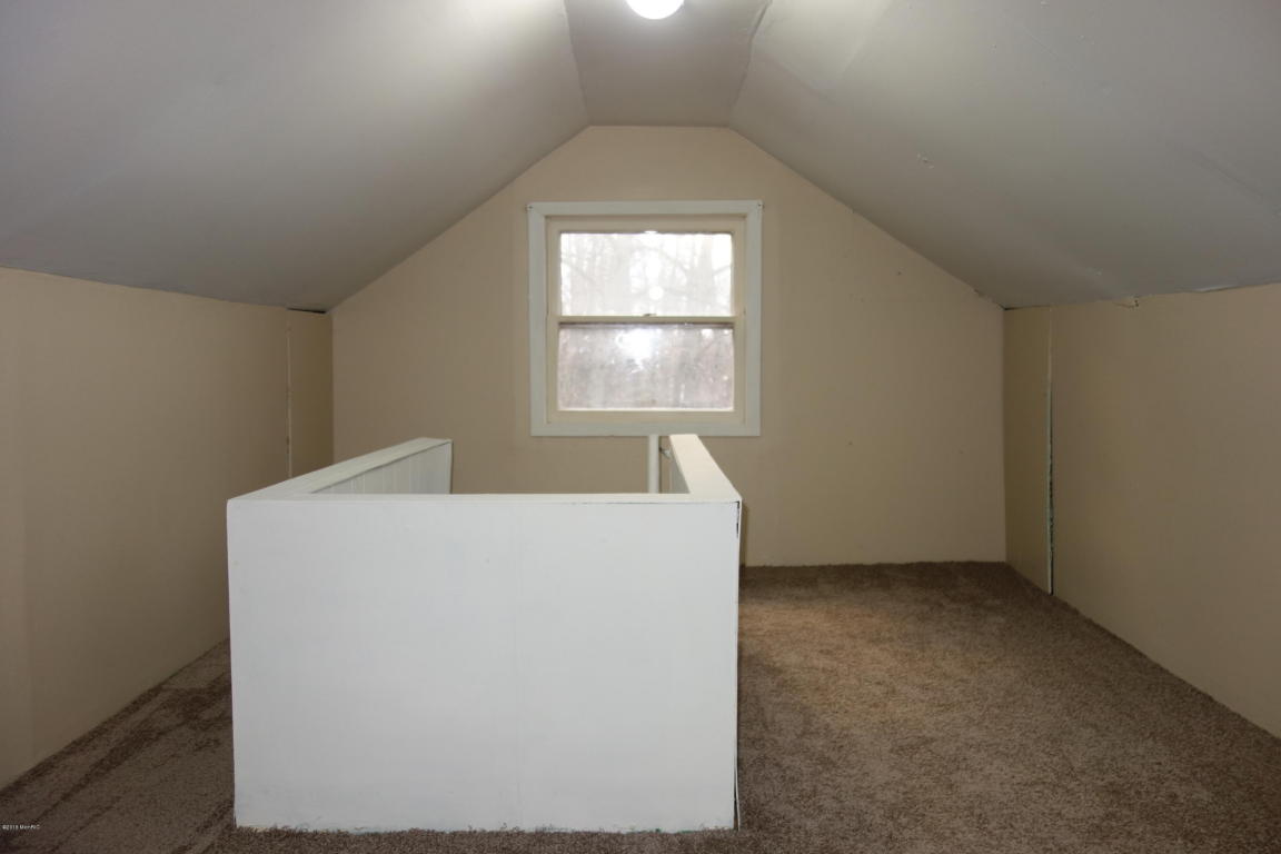 593 S S Grn, White Cloud, MI 49349 photo 11