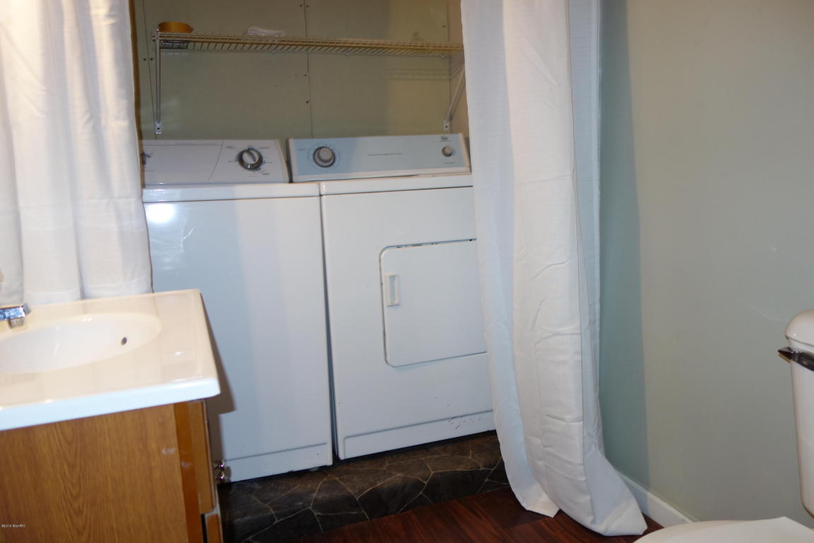 593 S S Grn, White Cloud, MI 49349 photo 8