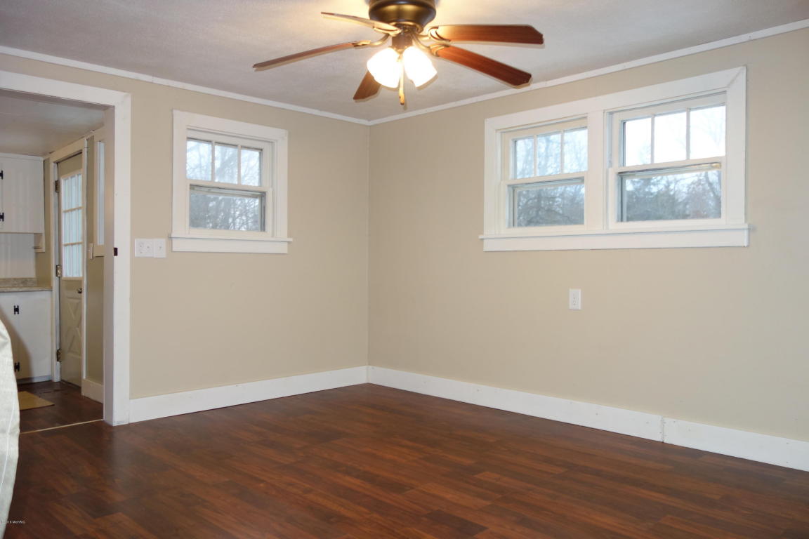 593 S S Grn, White Cloud, MI 49349 photo 7