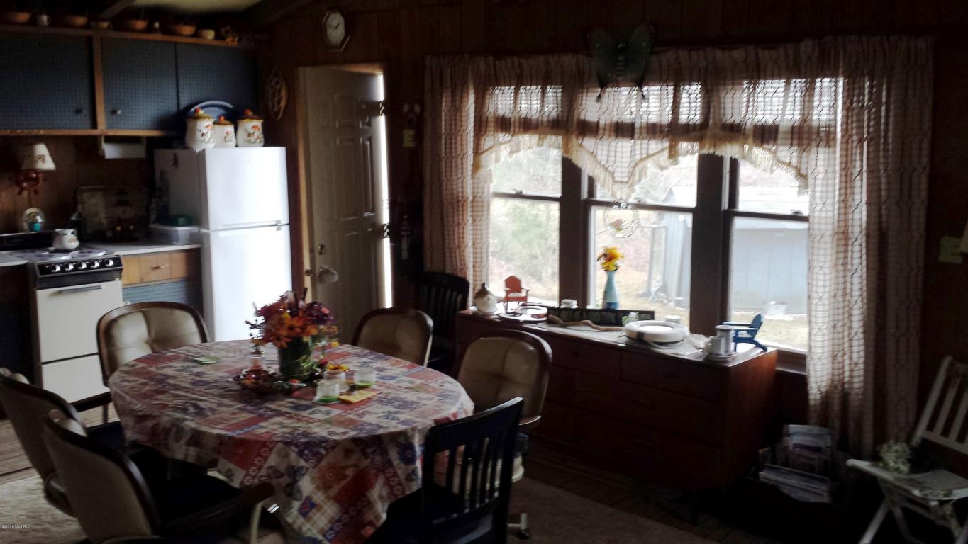 148 N Lighthouse Dr, Mears, MI 49436 photo 4