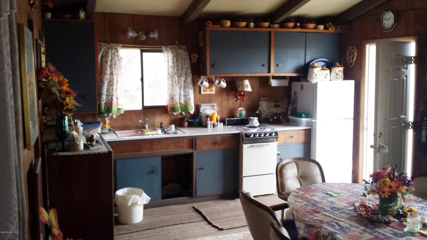 148 N Lighthouse Dr, Mears, MI 49436 photo 3