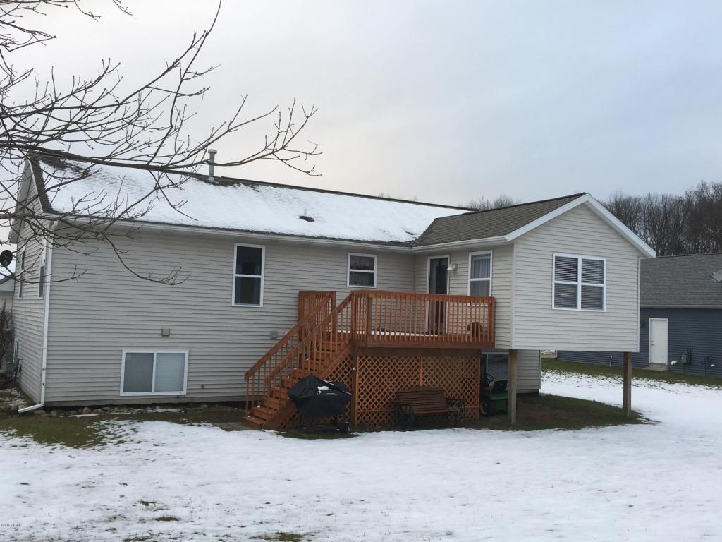 808 Thompson Ct, Belding, MI 48809 photo 17