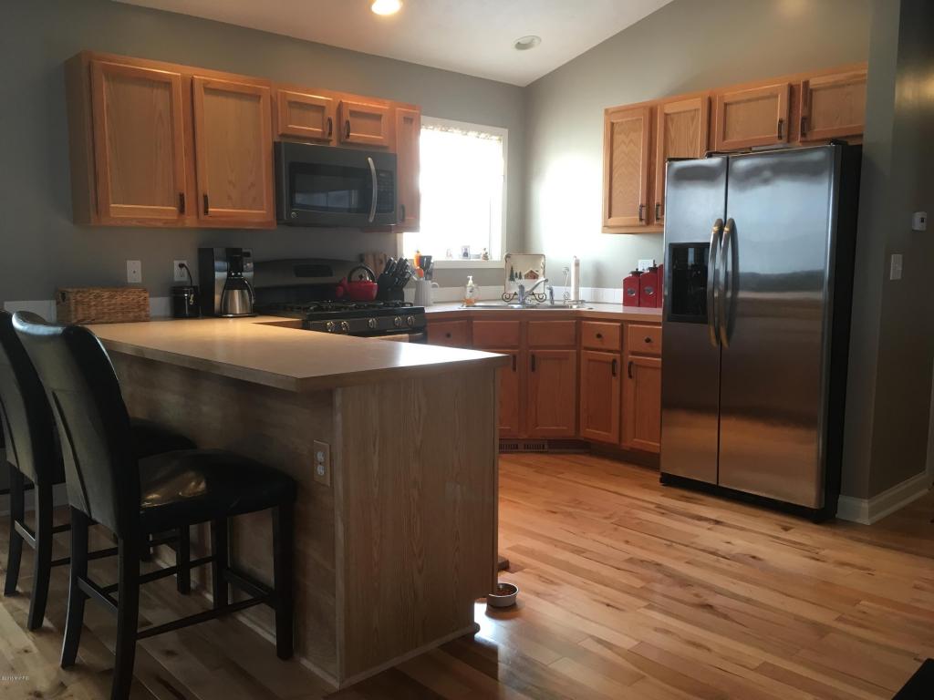 808 Thompson Ct, Belding, MI 48809 photo 3