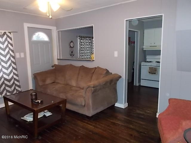 190 E Barton St, Newaygo, MI 49337 photo 10