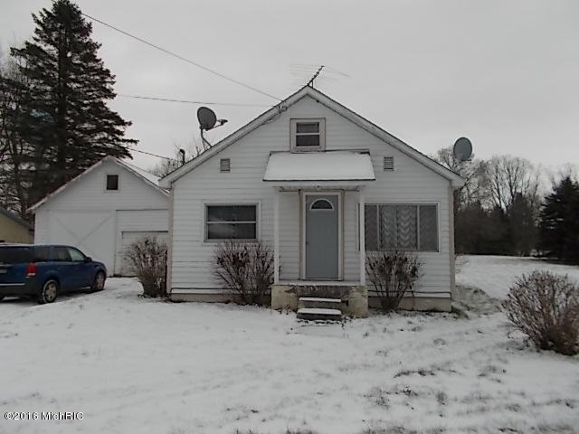 190 E Barton St, Newaygo, MI 49337 photo 3