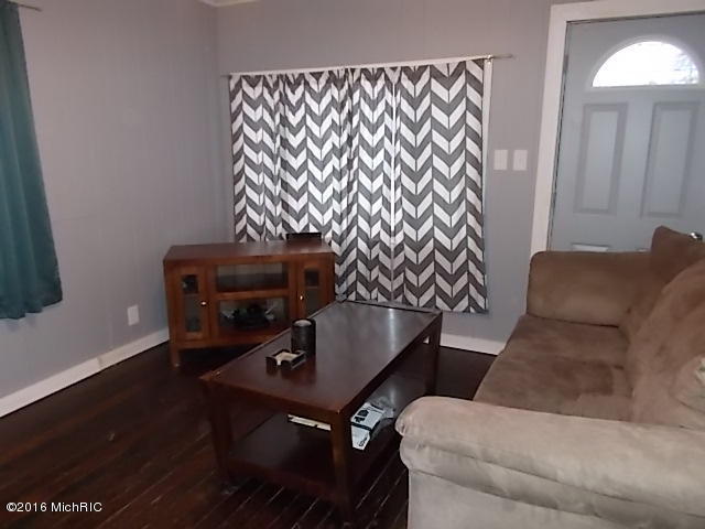 190 E Barton St, Newaygo, MI 49337 photo 9