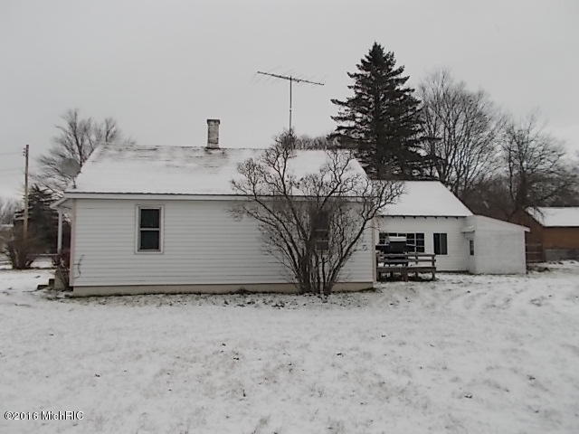 190 E Barton St, Newaygo, MI 49337 photo 4