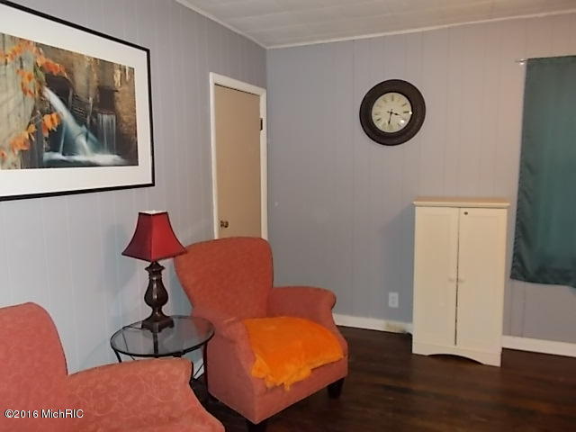 190 E Barton St, Newaygo, MI 49337 photo 8
