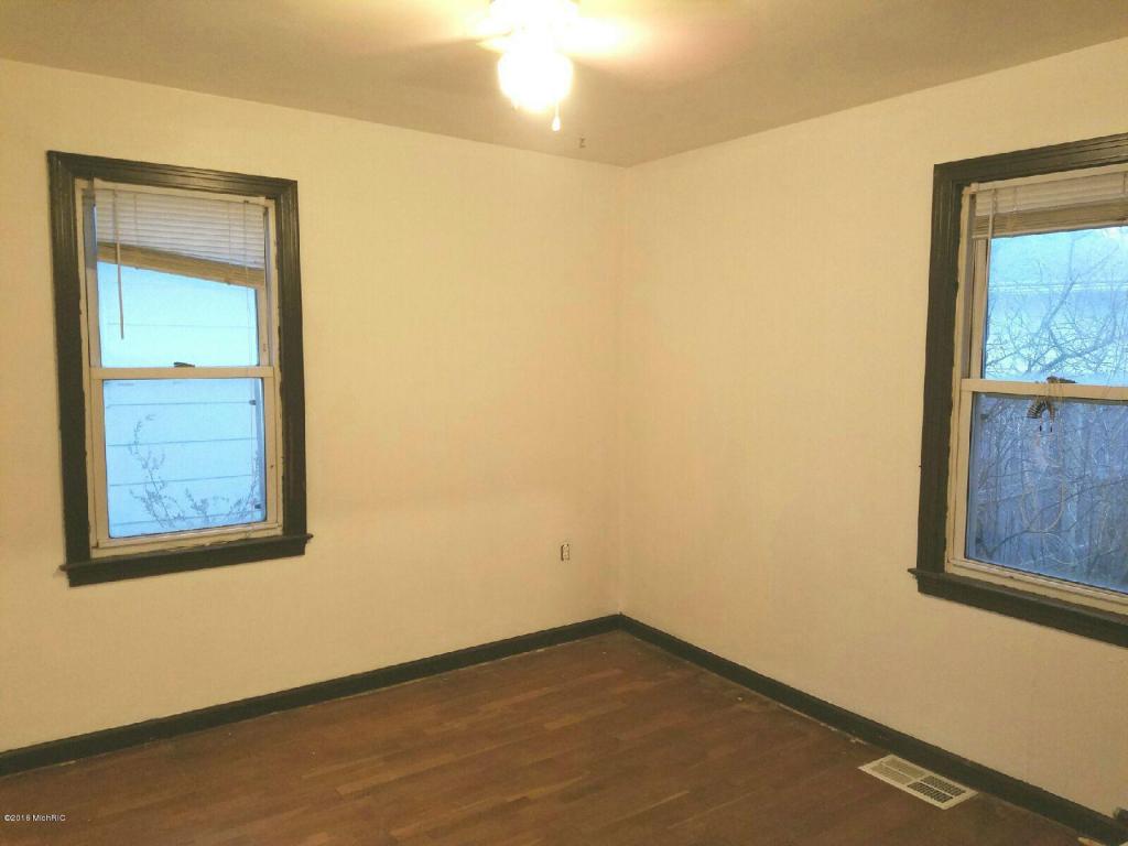 171 E Gardner St NW, Sparta, MI 49345 photo 10