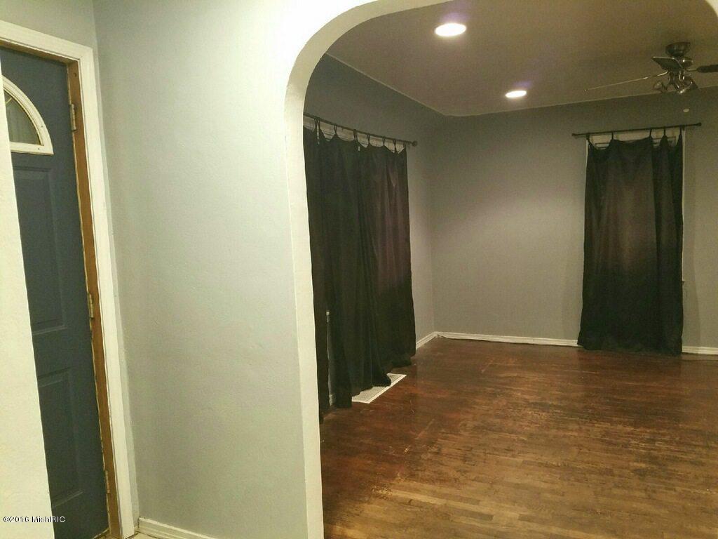 171 E Gardner St NW, Sparta, MI 49345 photo 2