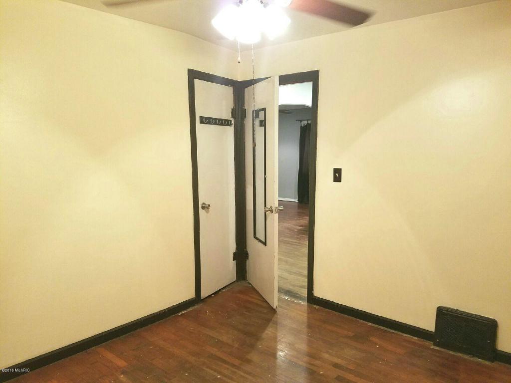 171 E Gardner St NW, Sparta, MI 49345 photo 9