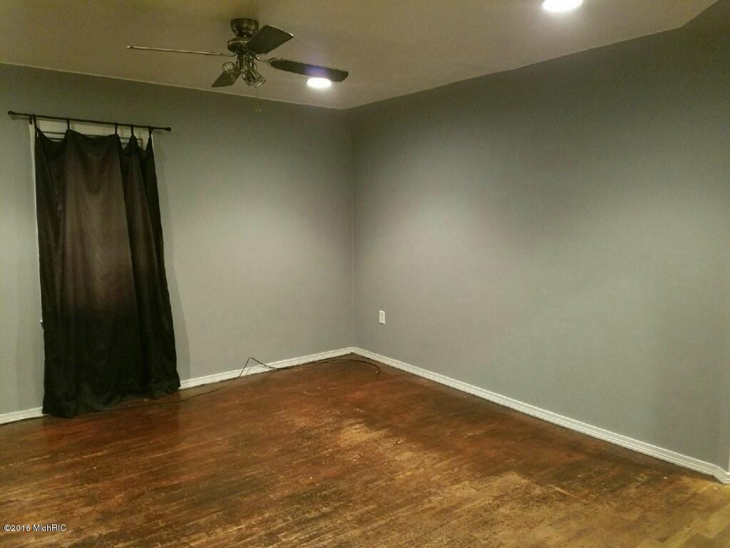 171 E Gardner St NW, Sparta, MI 49345 photo 4