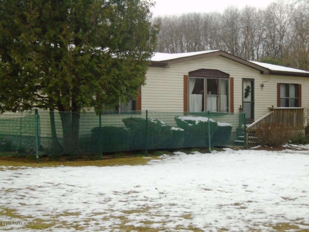 1766 E Vanburen, White Cloud, MI 49349 photo 2