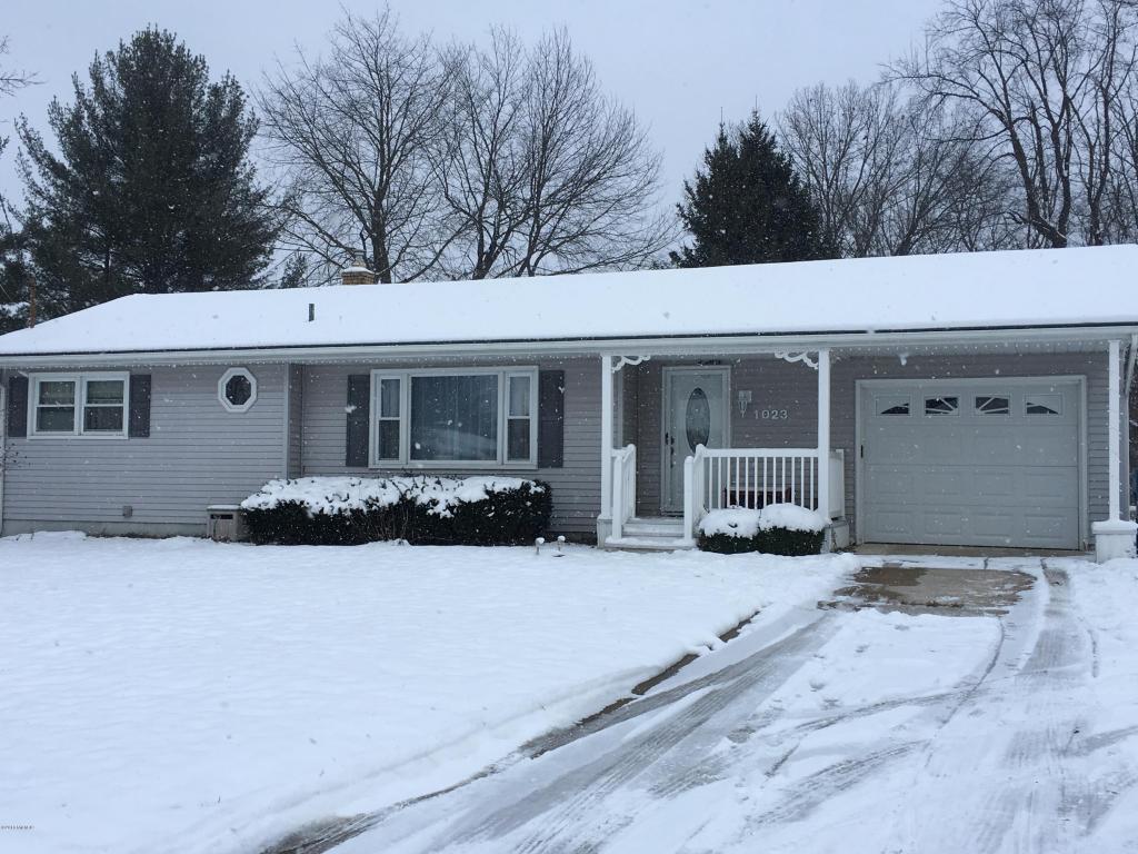 1023 Lowe Dr, Marshall, MI 49068 photo 1