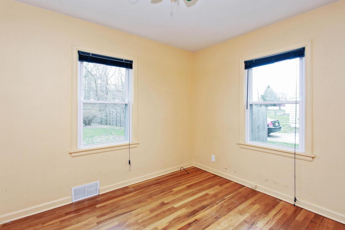 106 E Michigan St, Three Oaks, MI 49128 photo 8