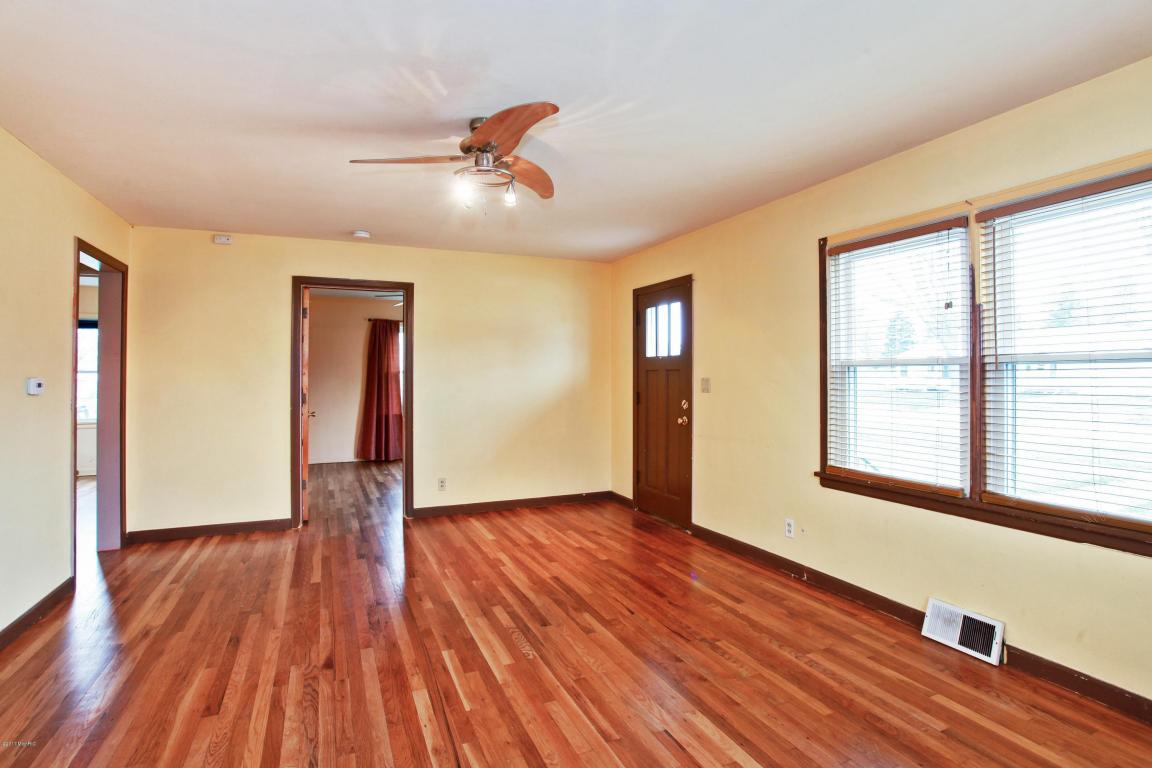 106 E Michigan St, Three Oaks, MI 49128 photo 4
