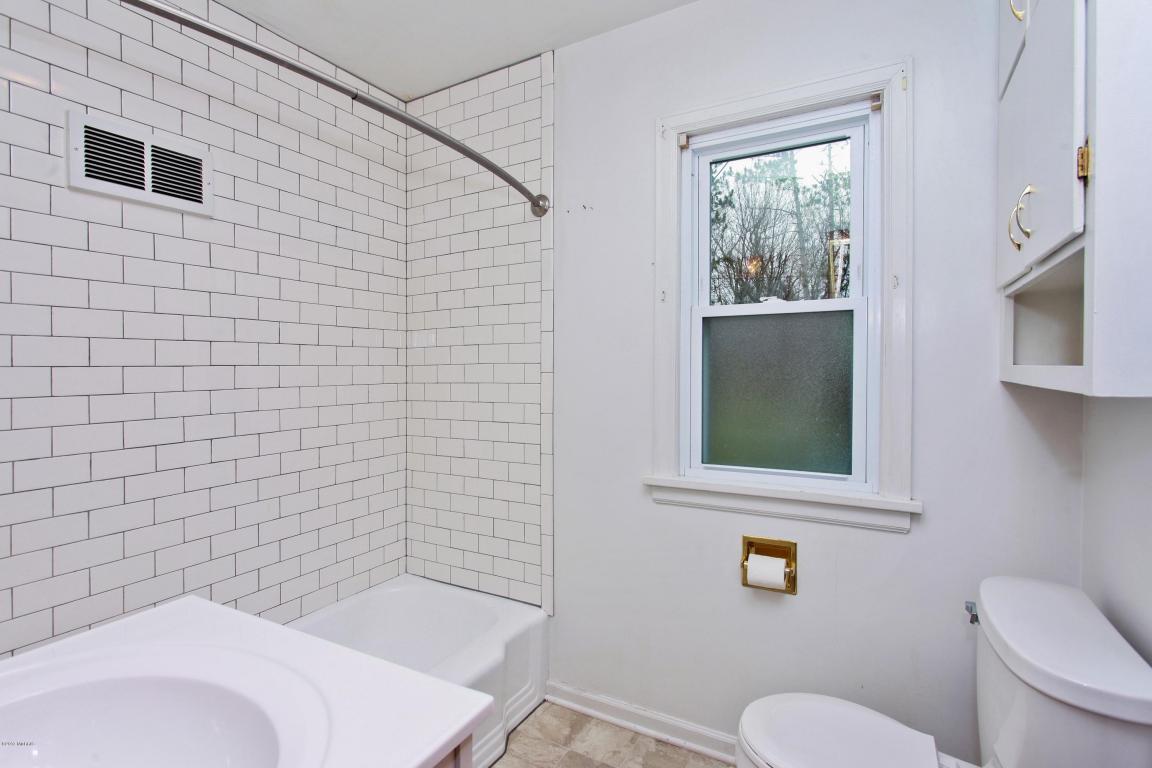 106 E Michigan St, Three Oaks, MI 49128 photo 9
