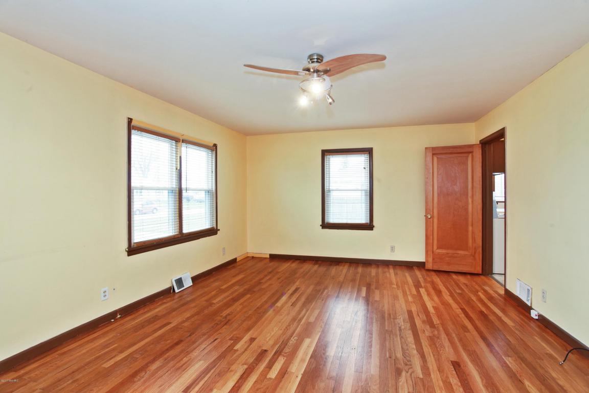106 E Michigan St, Three Oaks, MI 49128 photo 3