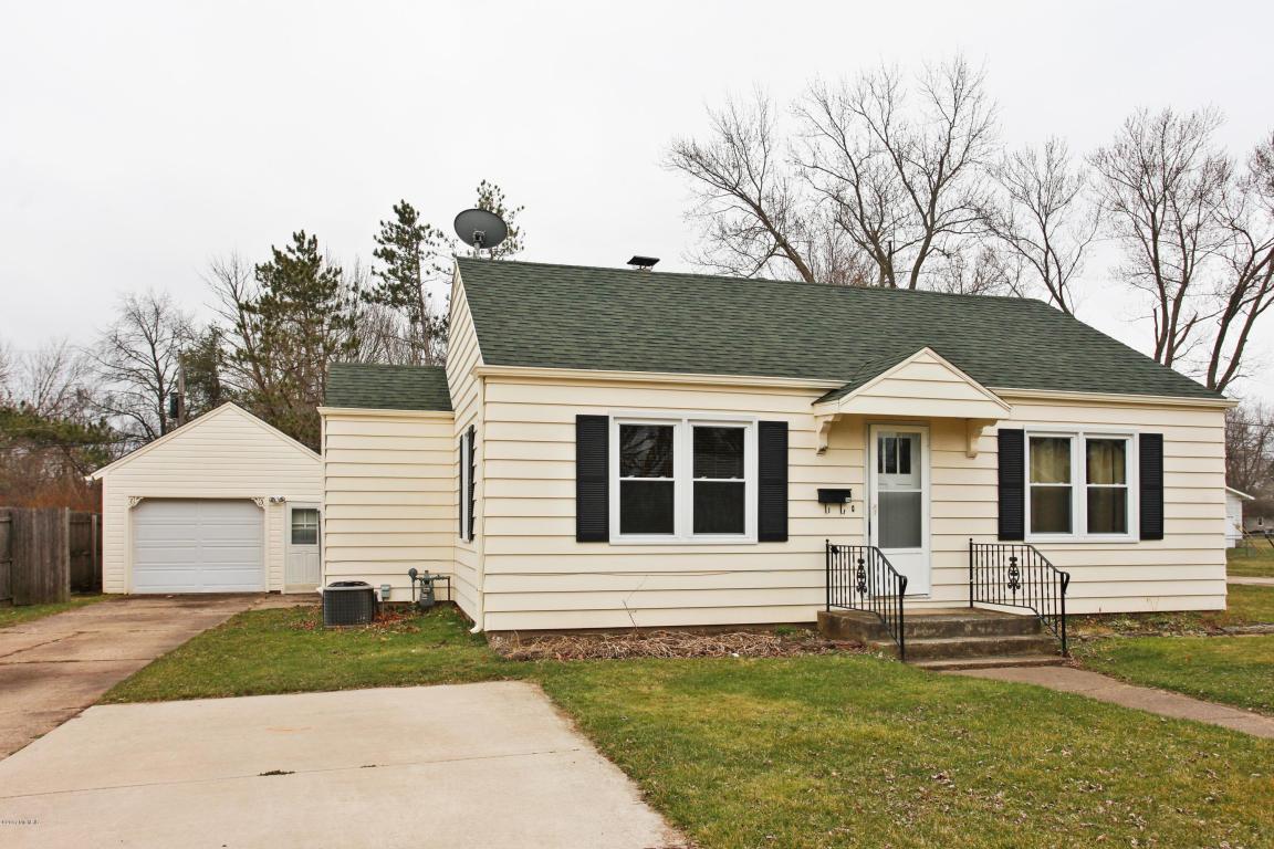 106 E Michigan St, Three Oaks, MI 49128 photo 1