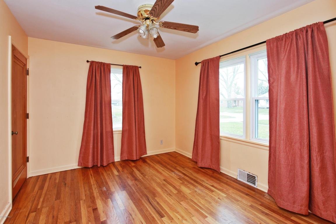 106 E Michigan St, Three Oaks, MI 49128 photo 7