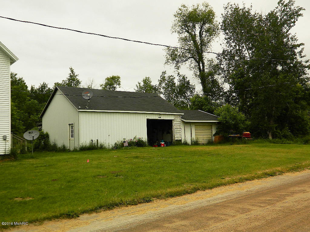 15280 White Rd, Bailey, MI 49303 photo 4