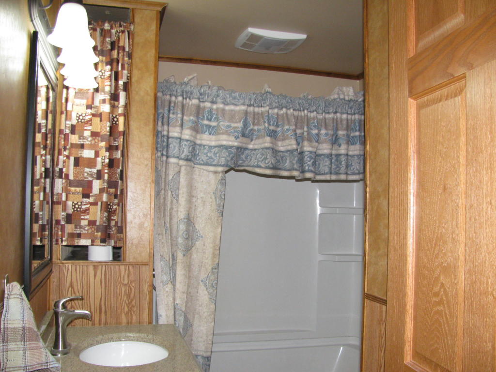 210 Elm St, Carson City, MI 48811 photo 15
