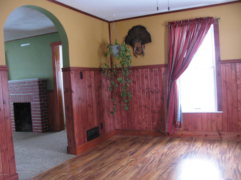 210 Elm St, Carson City, MI 48811 photo 7