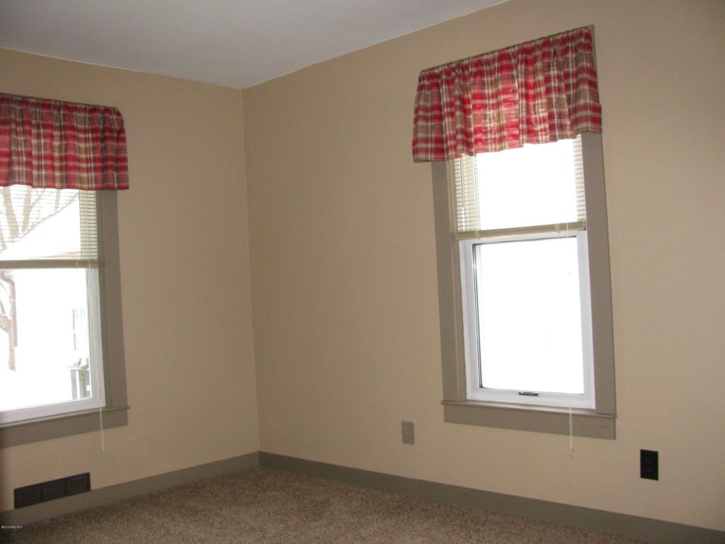 210 Elm St, Carson City, MI 48811 photo 13