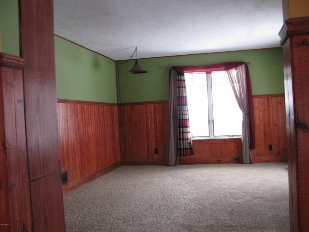 210 Elm St, Carson City, MI 48811 photo 9