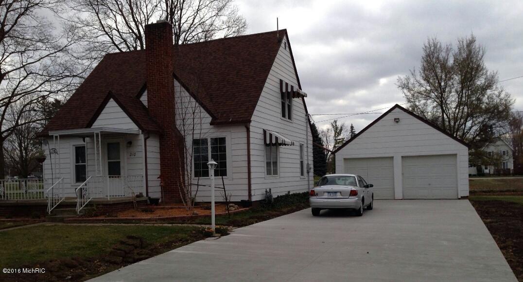 210 Elm St, Carson City, MI 48811 photo 1