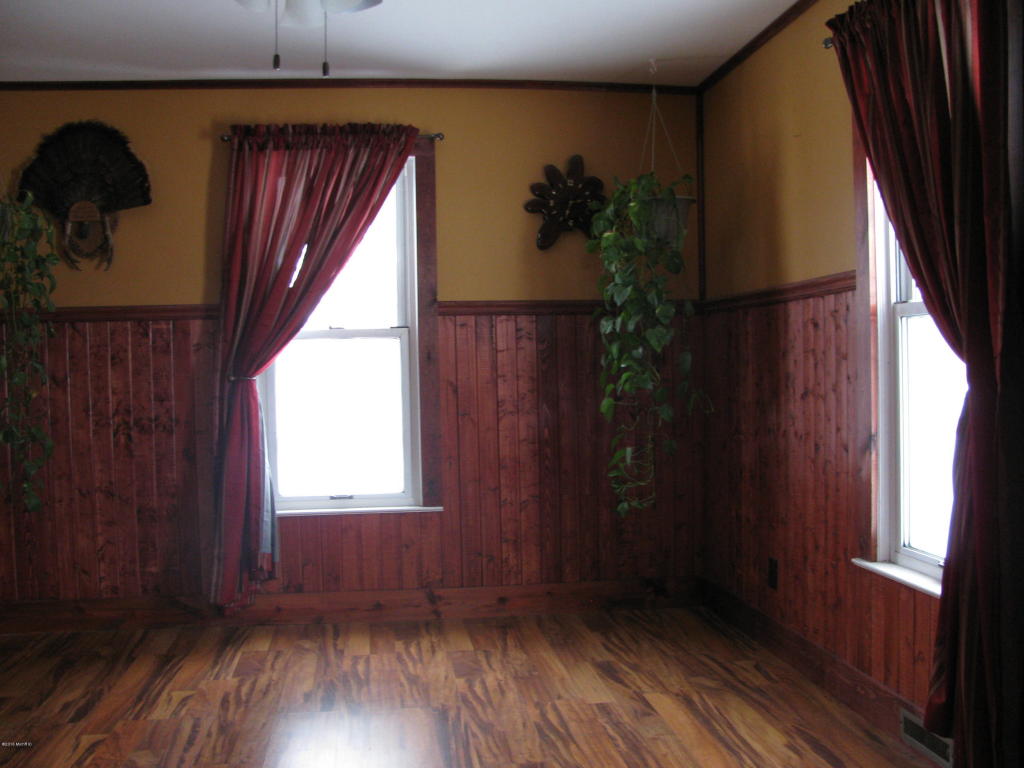 210 Elm St, Carson City, MI 48811 photo 8