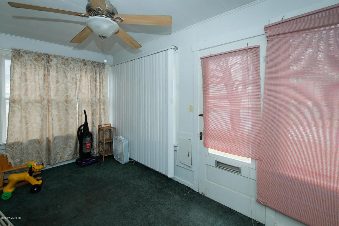 301 Spring St, Three Rivers, MI 49093 photo 3