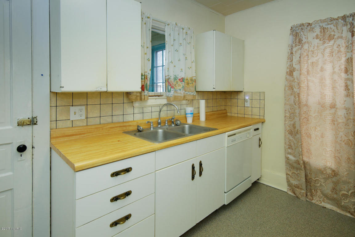 301 Spring St, Three Rivers, MI 49093 photo 8