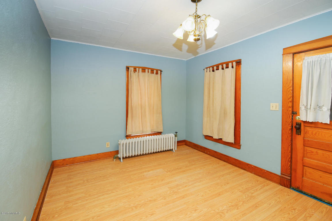 301 Spring St, Three Rivers, MI 49093 photo 4