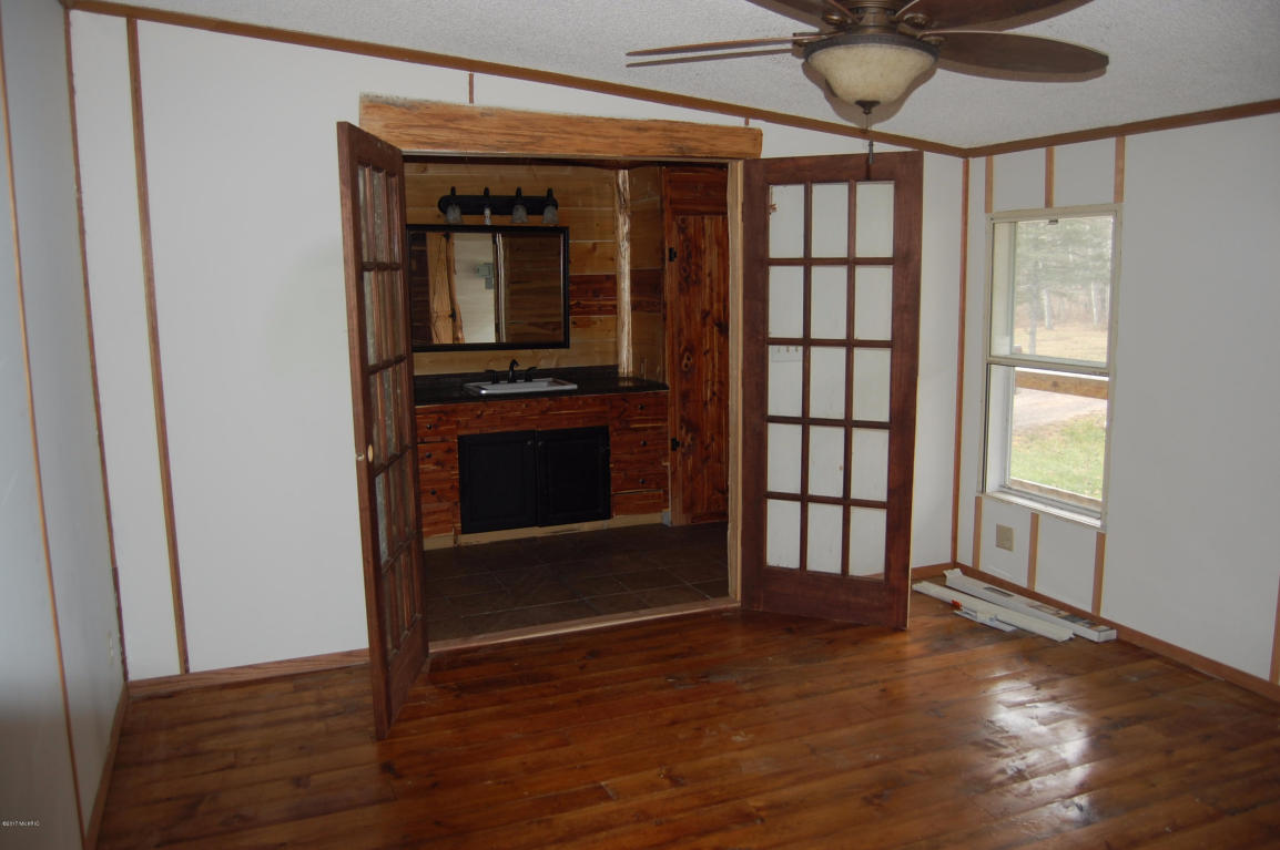 615 S Hawkins, Gladwin, MI 48624 photo 4