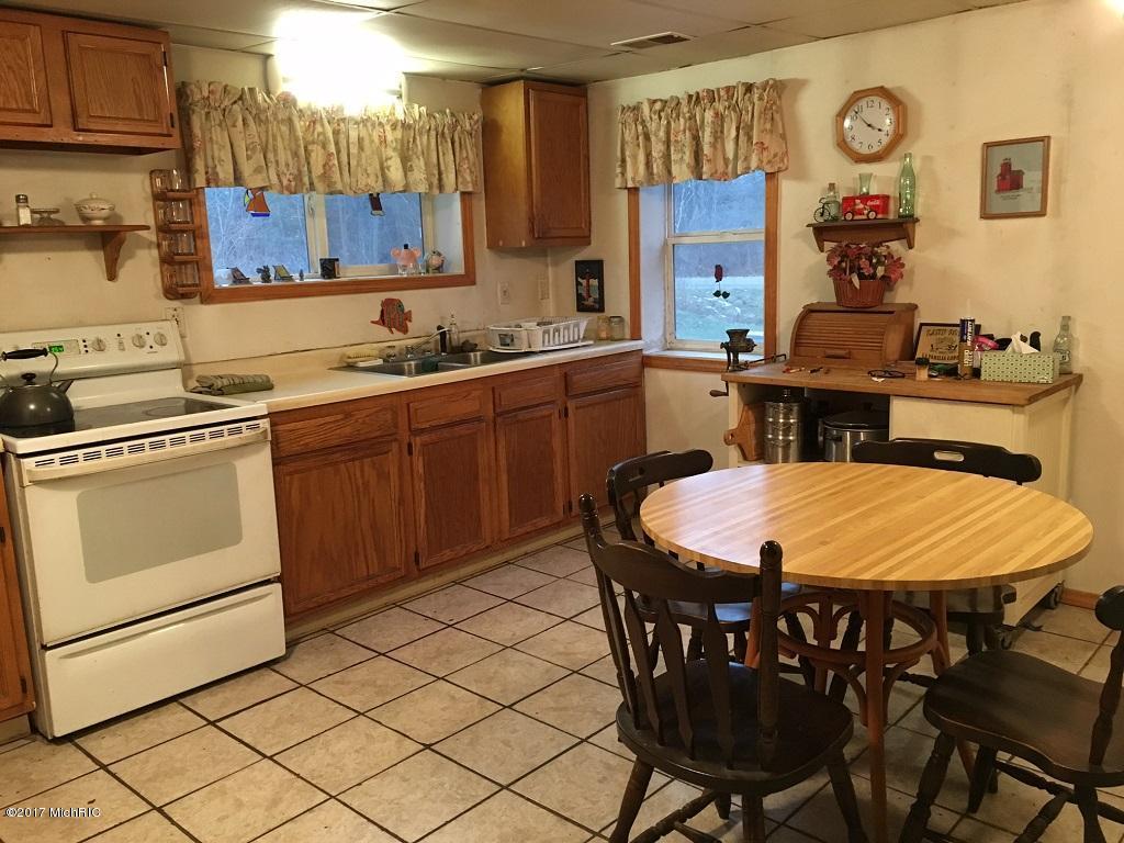 849 58th St, Pullman, MI 49450 photo 2