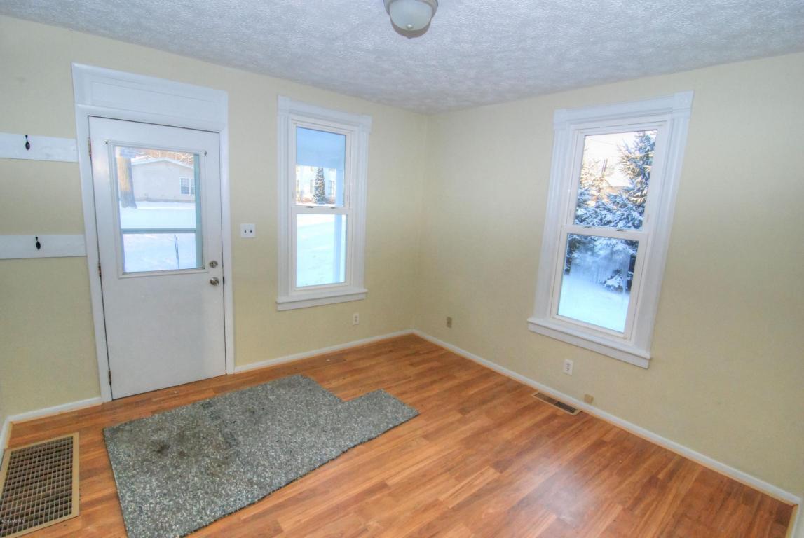 402 E South, Cassopolis, MI 49031 photo 4