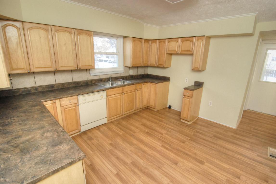 402 E South, Cassopolis, MI 49031 photo 7