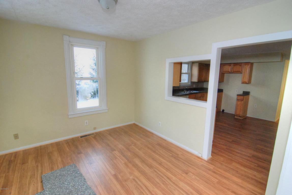402 E South, Cassopolis, MI 49031 photo 6