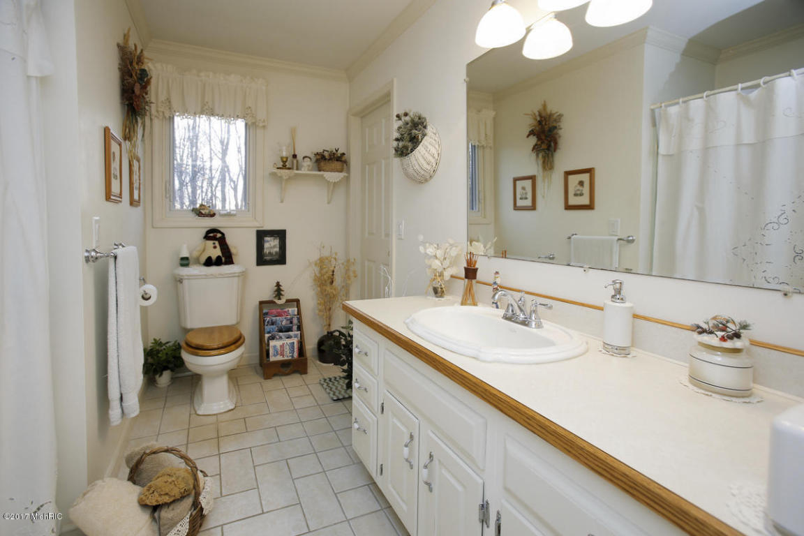 8565 E B Ave, Richland, MI 49083 photo 12