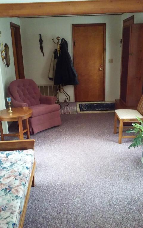 2631 Fox Dr, Grant, MI 49327 photo 2