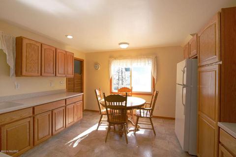 585 E Beardsley Rd, Sheridan, MI 48884 photo 7
