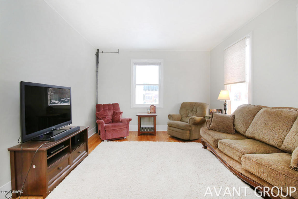 407 Pearl St, Belding, MI 48809 photo 4