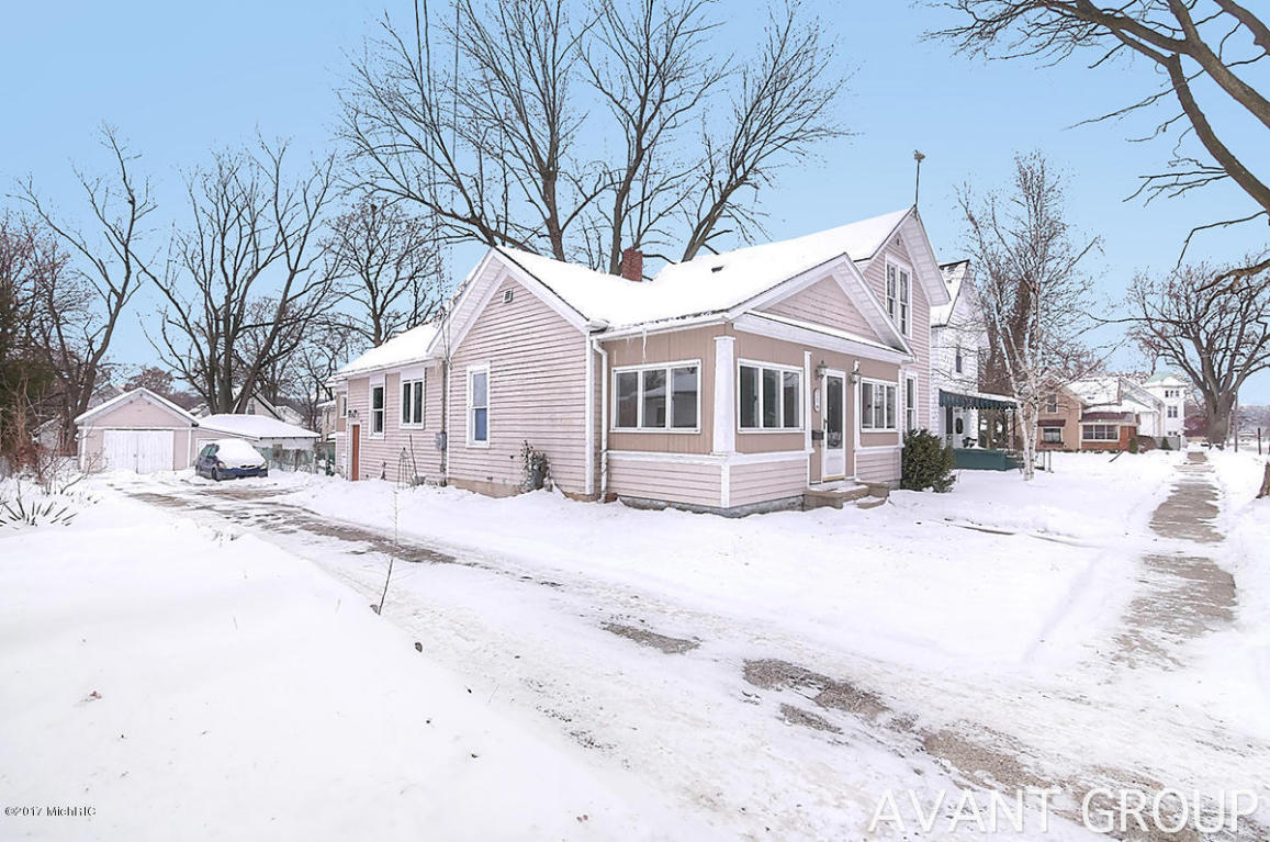 407 Pearl St, Belding, MI 48809 photo 2
