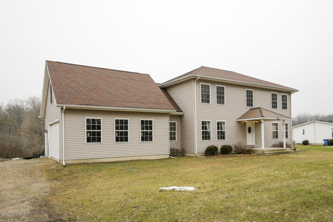 2511 E B Ave, Plainwell, MI 49080 photo 1