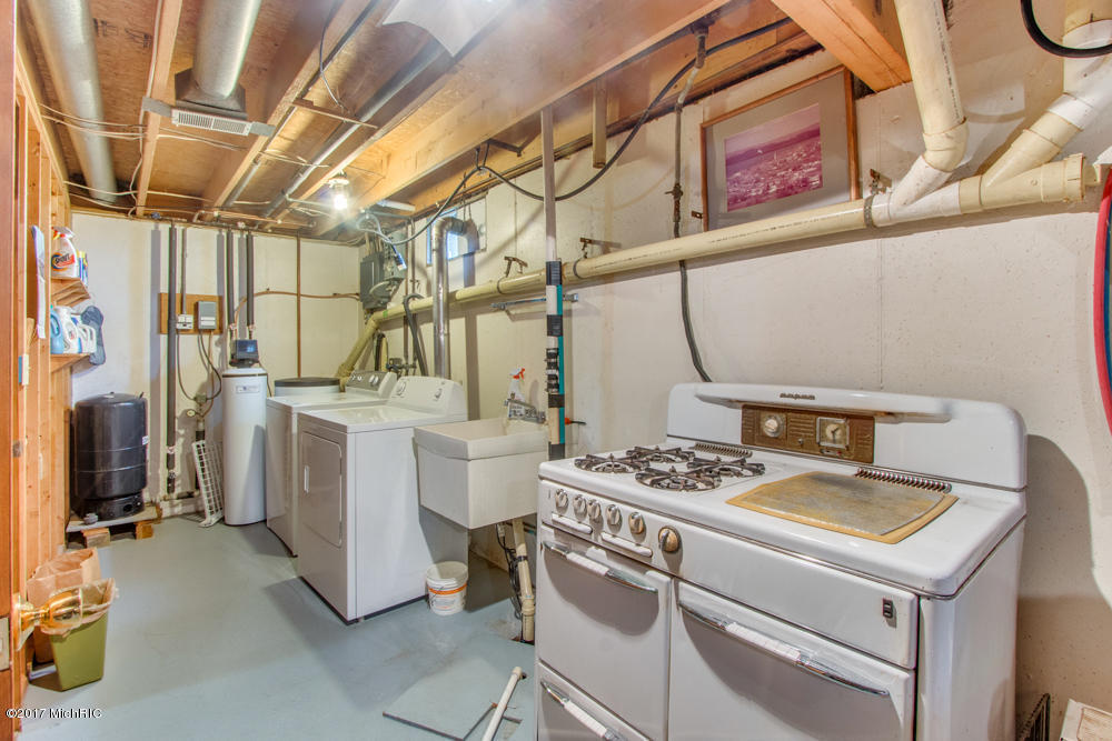 515 E Main St SE, Caledonia, MI 49316 photo 15