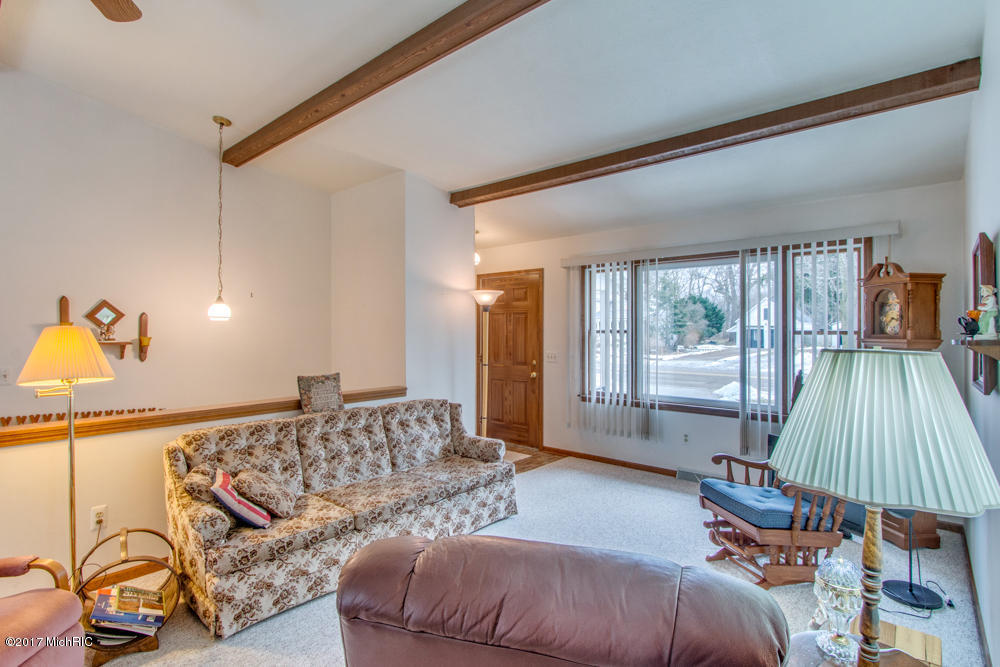 515 E Main St SE, Caledonia, MI 49316 photo 3