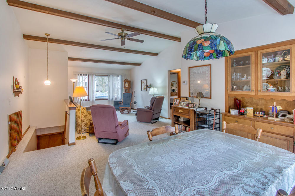 515 E Main St SE, Caledonia, MI 49316 photo 7