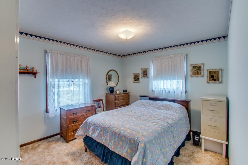 515 E Main St SE, Caledonia, MI 49316 photo 8